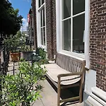Cleyn Cruysenborgh 1531 Bed & Breakfast 3*