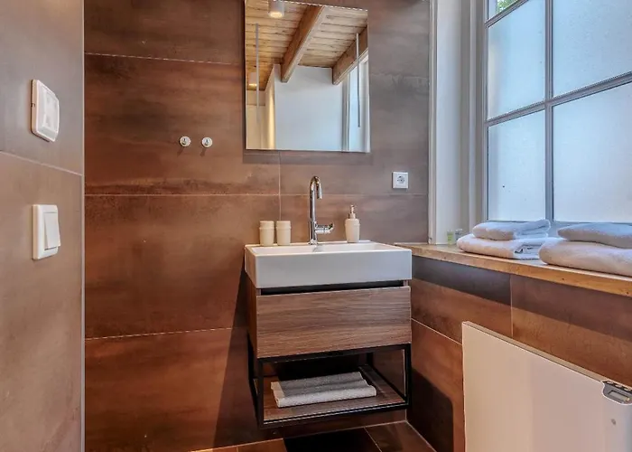 Cleyn Cruysenborgh 1531 לינה וארוחת בוקר 3*